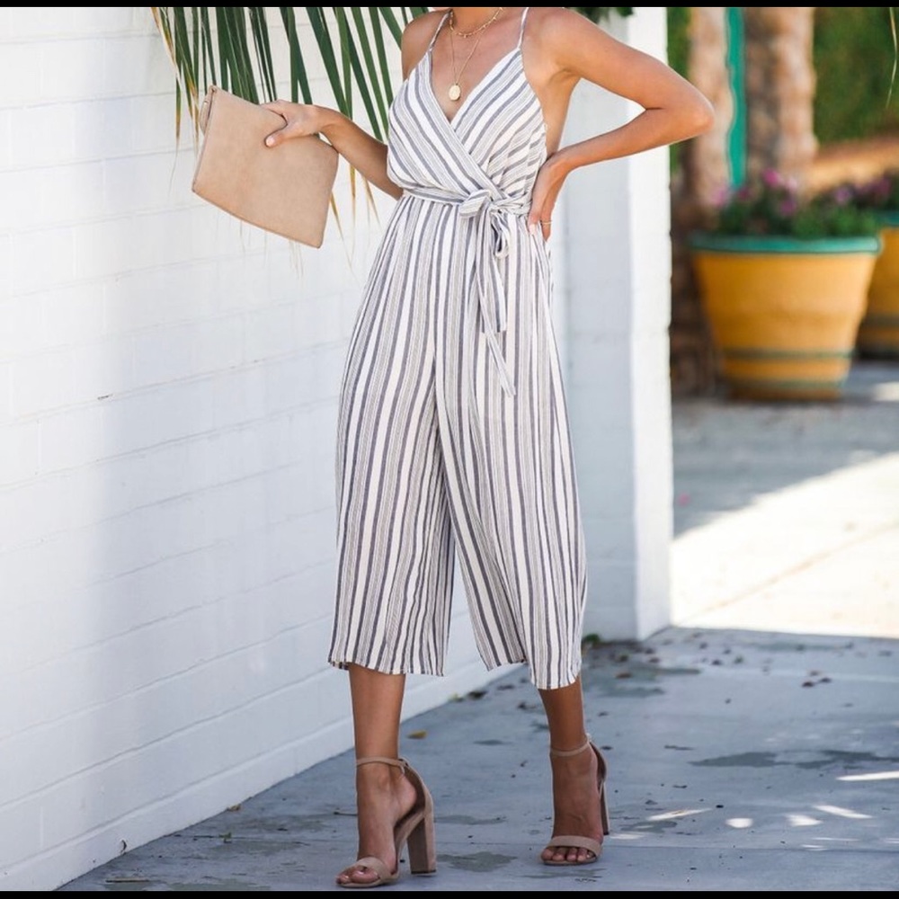 Cute Striped tie jumpsuit (worn once)